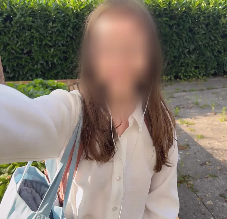 Amelia, 22