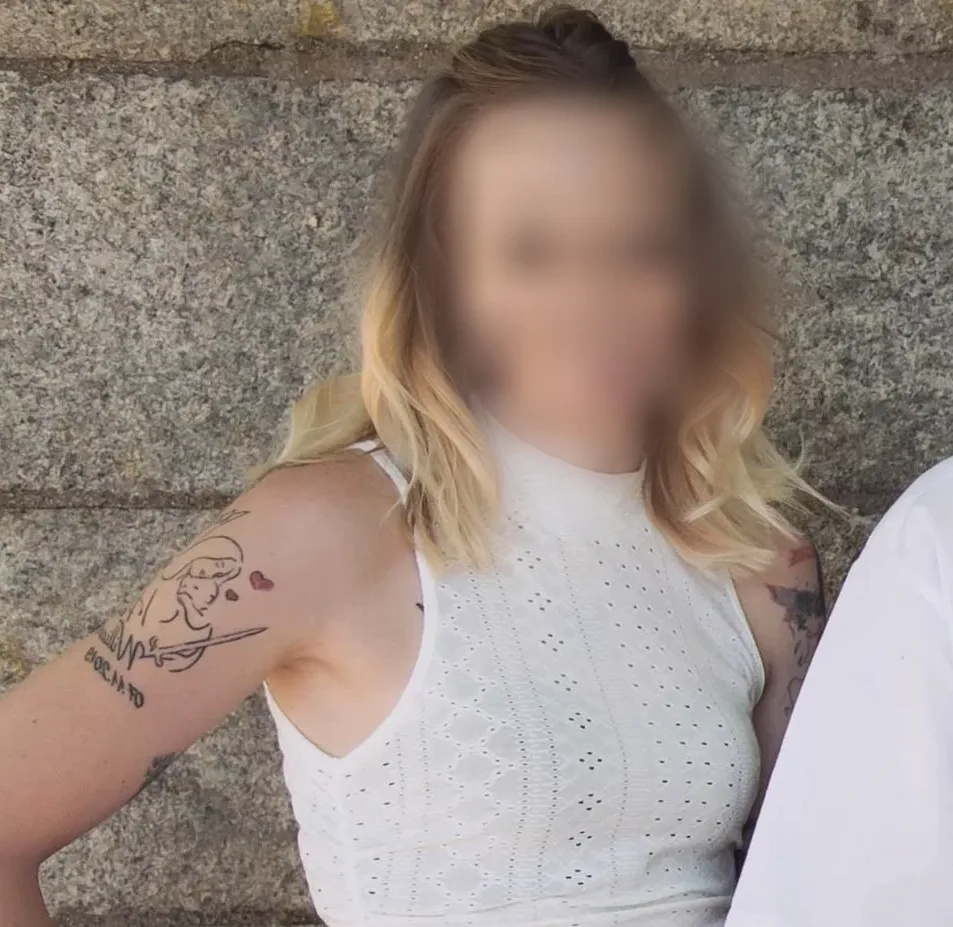 Dina, 32
