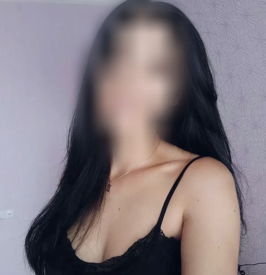 Farah, 29