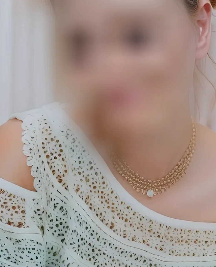 Hayley, 21