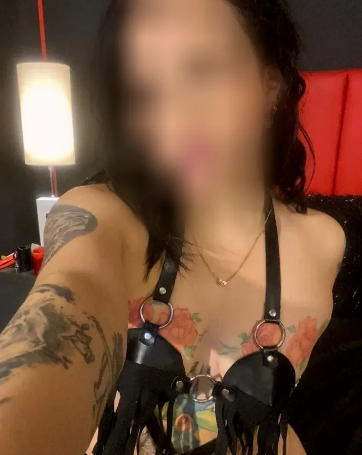 Naomi, 26